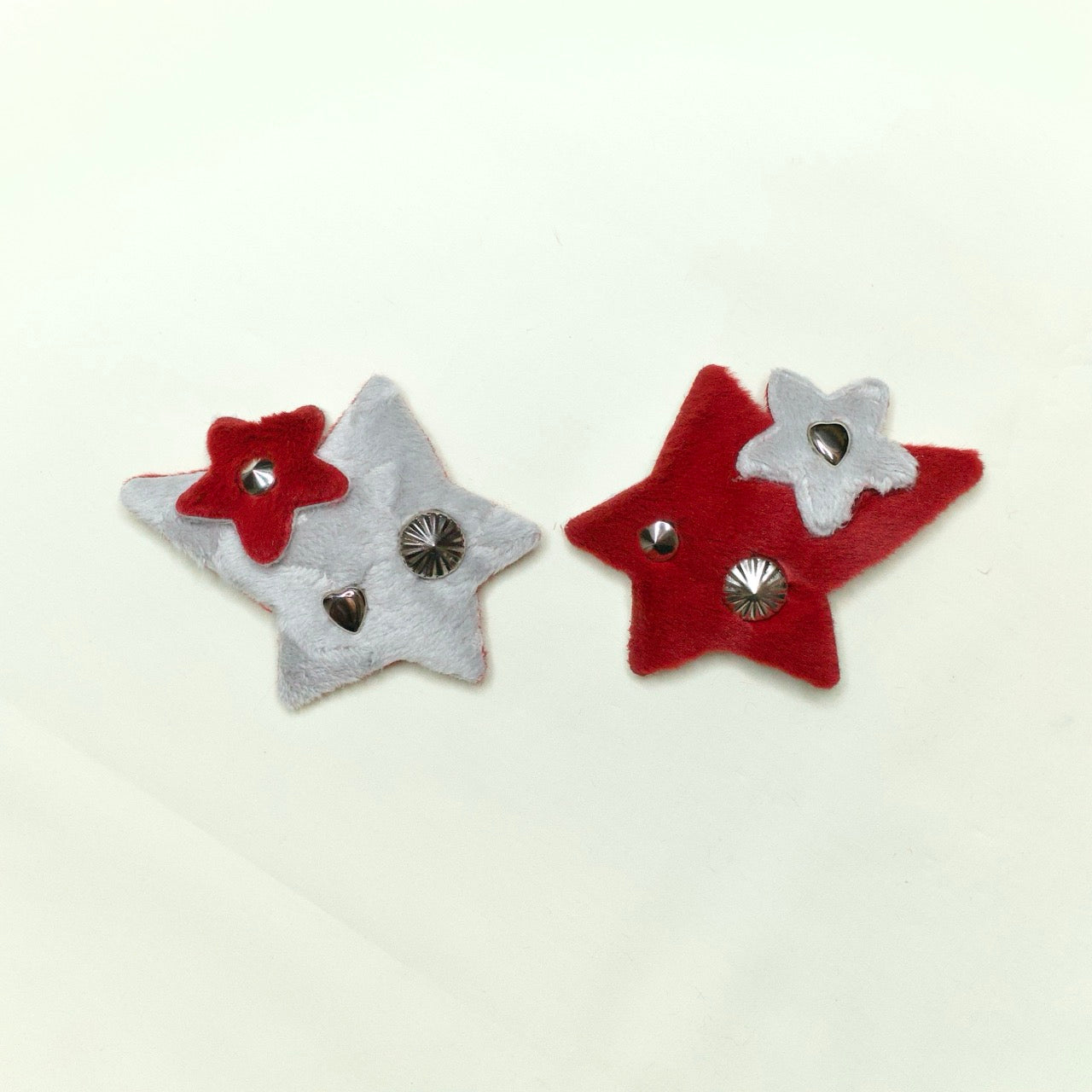 Bazooka Studio：超大星星鉚釘髮夾〈2色〉